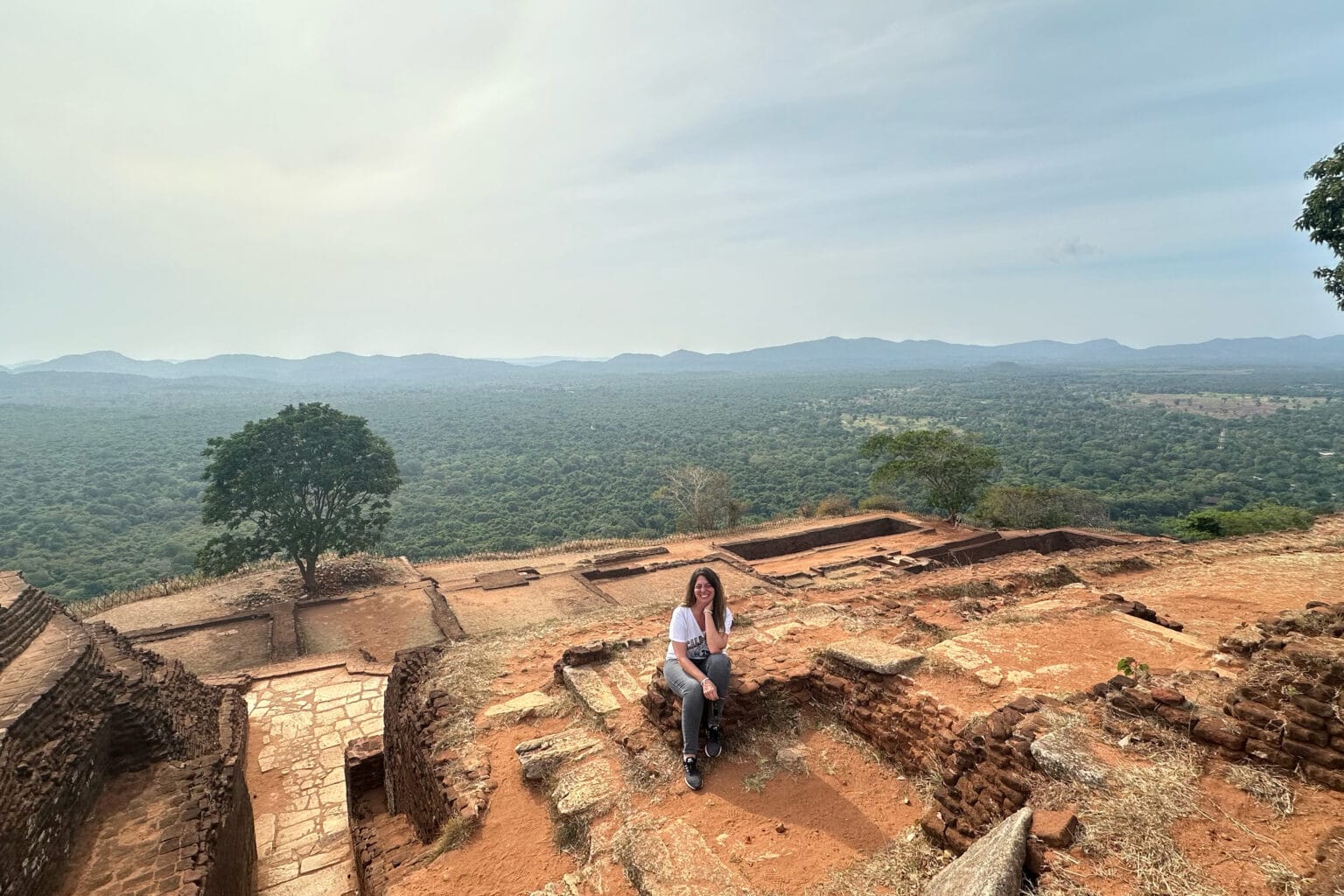Noelia Espinosa en Sri Lanka en 2024 viaje de exploración con ANBU Viajes.